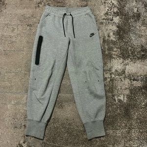 Used Size small Women’s Grey Nike Tech (Hard to find)